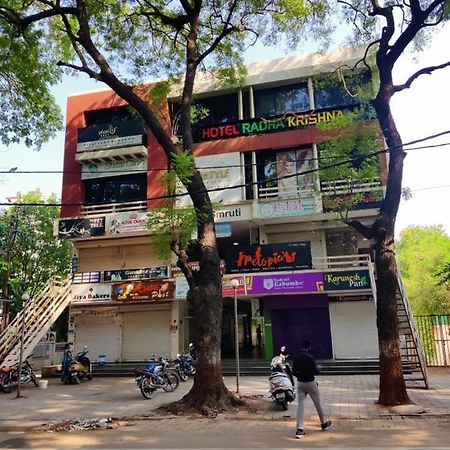 Hotel Radha Krishna Ānand Exteriör bild