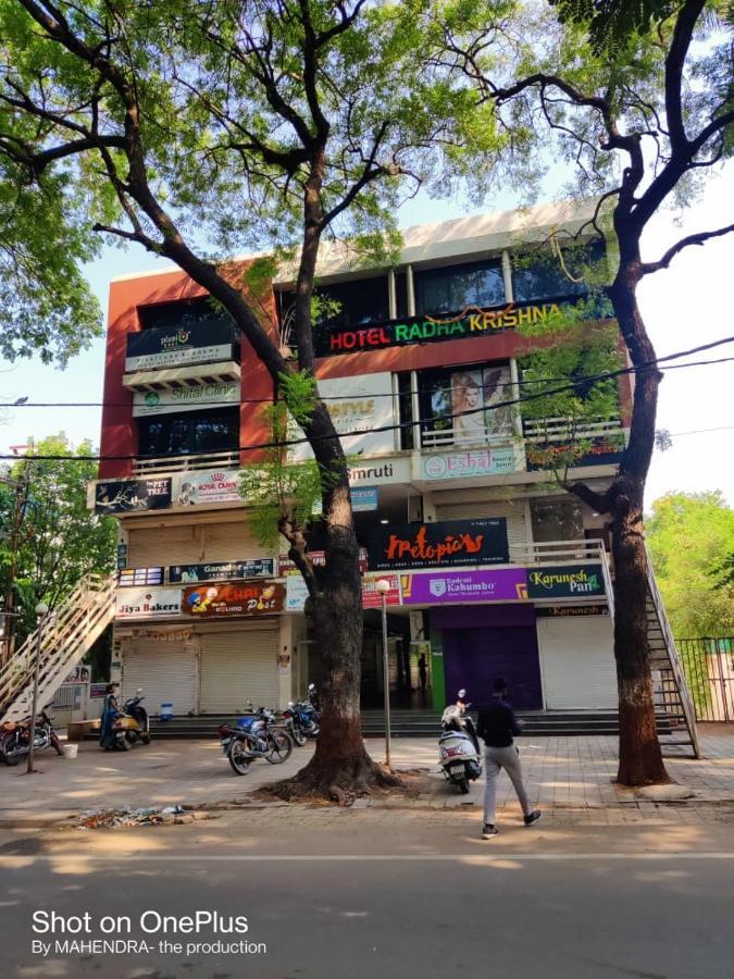Hotel Radha Krishna Ānand Exteriör bild